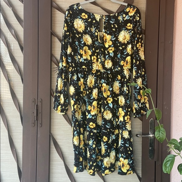 NWT Torrid Black & Yellow 🌺 Floral Dress - Picture 10 of 16